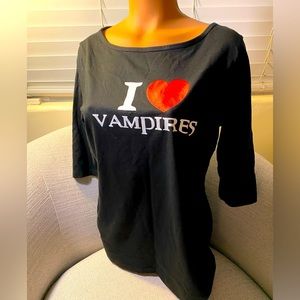 New I Love Vampires Black Top Women ‘s Large By District Made with Scoop Neck.